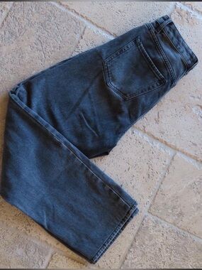 Dark wash 90s boyfriend ripped jeans